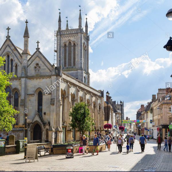 the-high-street-in-stamford-lincolnshire-england-uk-F15C97